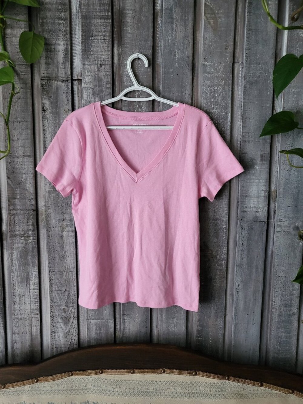 Pink 100% Organic Cotton V-Neck Short Sleeve Tee Shirt Size Large